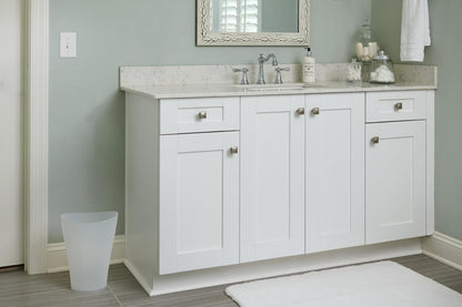 Rubbermaid Spaworks – Cesto Curvo de Perfil Delgado para Espacios Reducidos, Bote sin Tapa para Baño, Recámara y Oficina en Casa, Capacidad de hasta 9 L, Transparente FG290200CLR