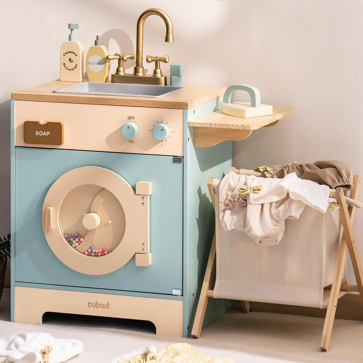 ROBUD Lavadora Infantil de Madera con Cesta de lavandería, Tabla de Planchar, detergente y más, Apta para niños a Partir de 3 años.