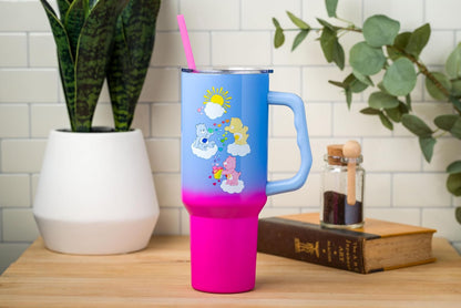 Silver Buffalo Care Bears con oso gruñón, Funshine y Love-A-Lot Bear Heart Showers Vaso de acero inoxidable de doble pared con mango y popote, se adapta a portavasos estándar, 40 onzas