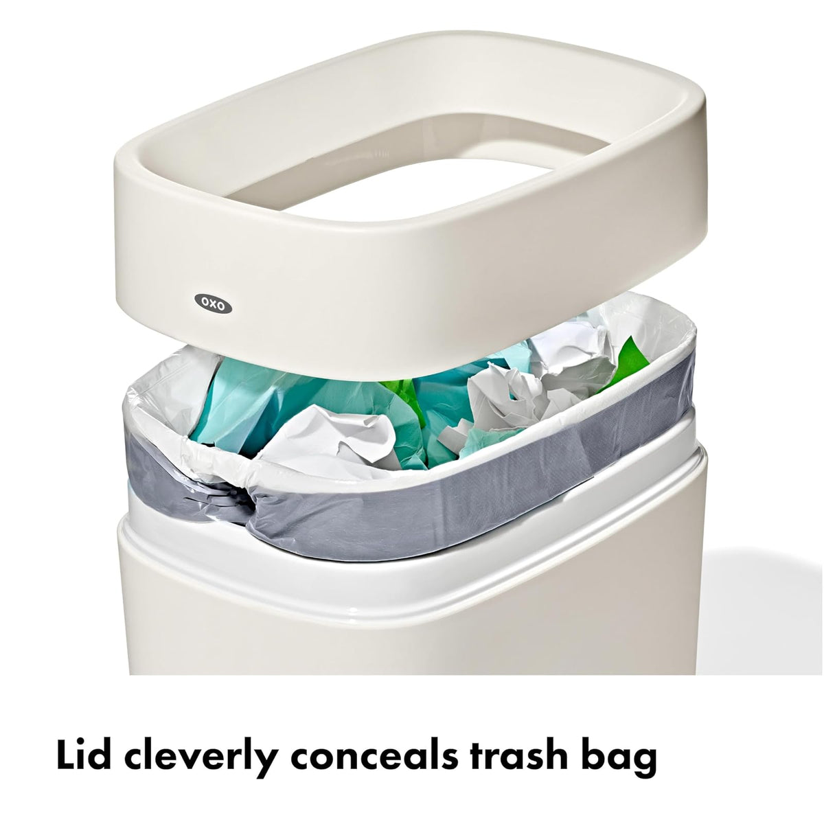 OXO Good Grips - Papelera para baño, color blanco | Cámara de basura compacta para baños, oficina, bolsas de borde ocultas, fácil de limpiar