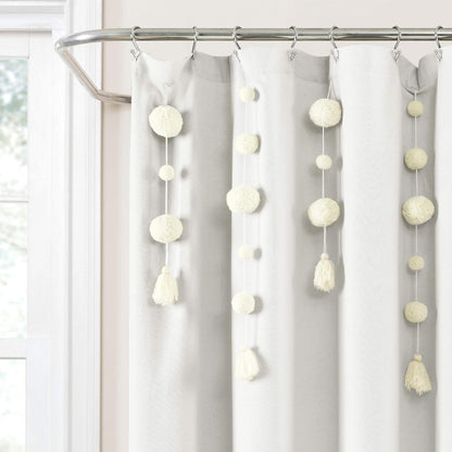 Lush Decor Cortina de Ducha de Lino con Pompones Bohemios, 72 x 72 Pulgadas, Color Blanco Roto