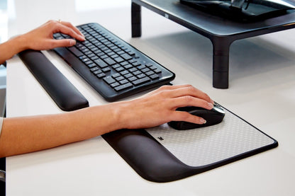 3M Precise Mouse Pad with Gel Wrist Rest, Soothing 3M Gel Technology and Satin Smooth Cover for All Day Comfort, Optical Mouse Performance and Battery Saving Design, Interlace (MW85B)