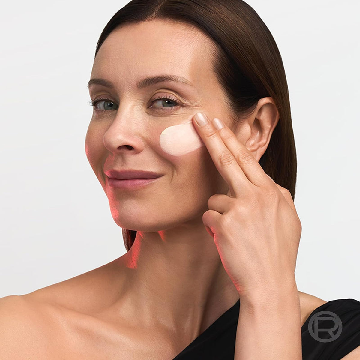 L'Oreal Paris Revitalift Laser Crema de Noche Triple Acción Anti-Edad, Corrige Arrugas, Firmeza, Luminosidad y Unifica el Tono, Pro-Retinol y Vitamina C, 50ml.