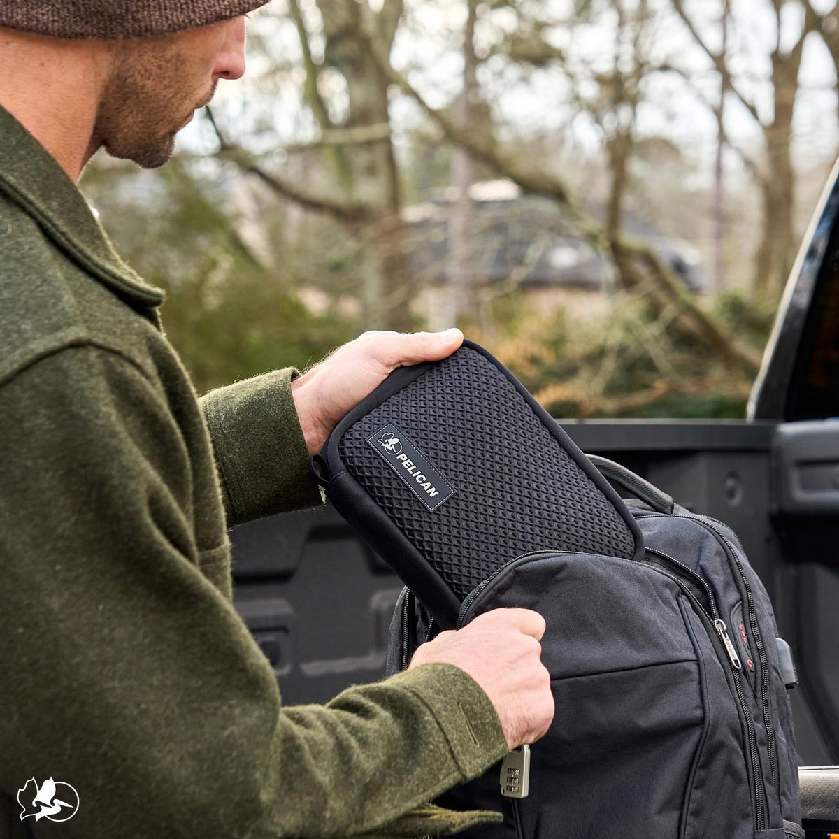 Pelican - Organizador electrónico de viaje, bolsa de tecnología portátil con múltiples bolsillos de malla de almacenamiento para cables, cargadores, batería, AirPods