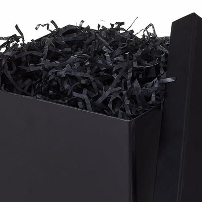 Hallmark - Caja de regalo mediana con tapa y relleno de papel triturado (caja negra de 7 pulgadas) para bodas, graduaciones, cumpleaños, día del padre, regalos para padrinos de boda, todas las