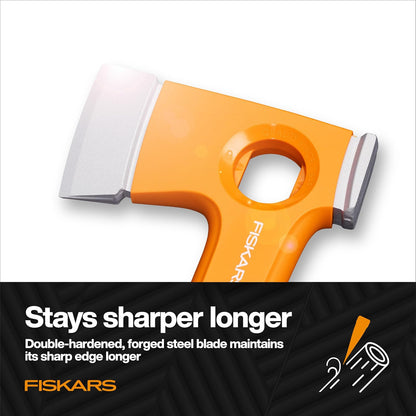 Fiskars X13 - Hacha de Senderismo Ultraligera, 33 cm, Hacha de Camping | Ultra afilado para cortar Kindling y Bushcraft, naranja de alta visibilidad, extremo llamativo para estacas de tienda de