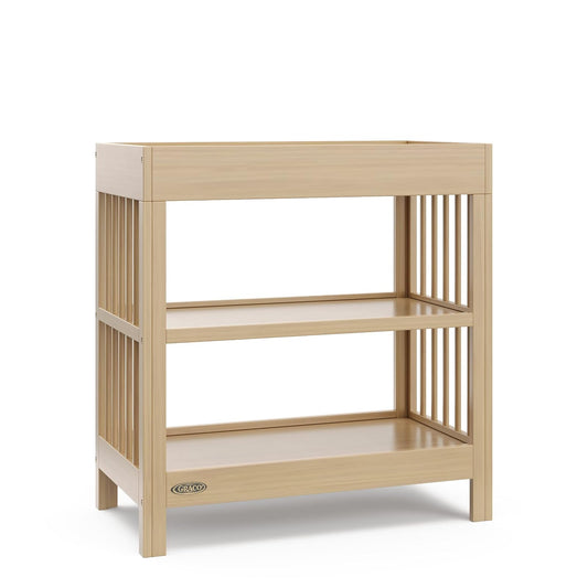 Graco Teddi Cambiador con cambiador resistente al agua (Natural) - Certificación GREENGUARD Gold, incluye cambiador resistente al agua con correa de seguridad, 2 estantes, fácil de combinar