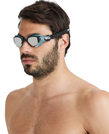 ARENA - anteojos de natación unisex de triatlón y fitness para adultos, tecnología antivaho, lente de espejo de visión ancha