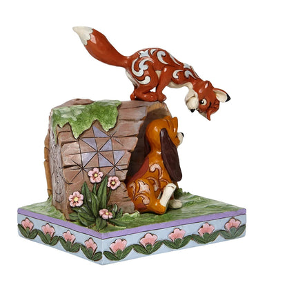 Enesco Disney Traditions de Jim Shore Figura del Zorro y el Perro en un Tronco, 13,75 cm, Multicolor