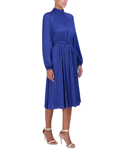 BCBGMAXAZRIA Vestido Midi Ajustado y Acampanado, Manga raglán Larga, Cuello Alto Falso, Nudo Torcido, Espalda Fruncida Vestido para Mujer