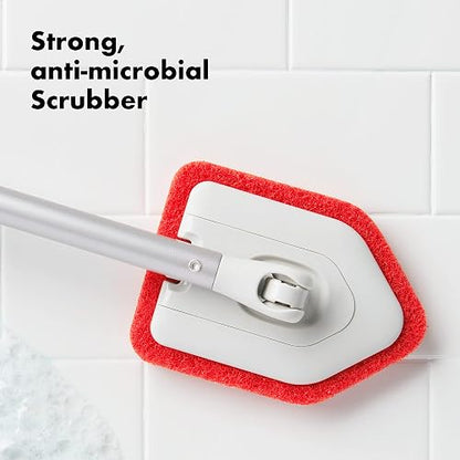 OXO Good Grips Cepillo fregador para la tina y azulejos, expandible | Limpiador de pared de baño, mango ajustable, alcance extendido, cabezal de cerdas angulares, lechada, azulejo, esquinas