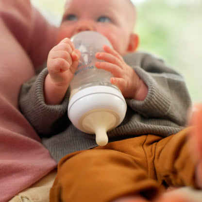 Philips Avent Biberón Natural Response 9 oz Traslúcido | Combina pecho y biberón fácilmente | Apoya el ritmo de alimentación de cada bebé | Flujo 3 - Medio | 1 pz | SCY903/01