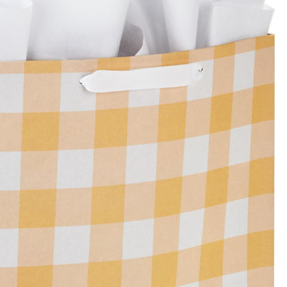 Hallmark Bolsas de regalo extra grandes de 15 pulgadas con papel de seda (2 bolsas: animales de bebé, cuadros amarillos) para baby shower, primer cumpleaños, fiestas de revelación de género
