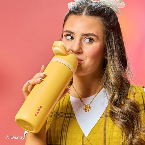 Owala Disney Princess FreeSip - Botella de agua aislada de acero inoxidable con popote para deportes y viajes, botella de agua deportiva sin BPA, 24 onzas, Belle