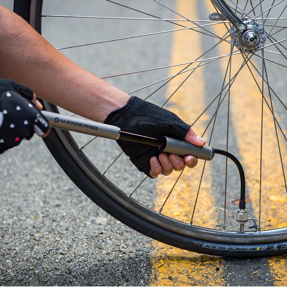 Blackburn Core - Minibomba para bicicleta estándar y delgada