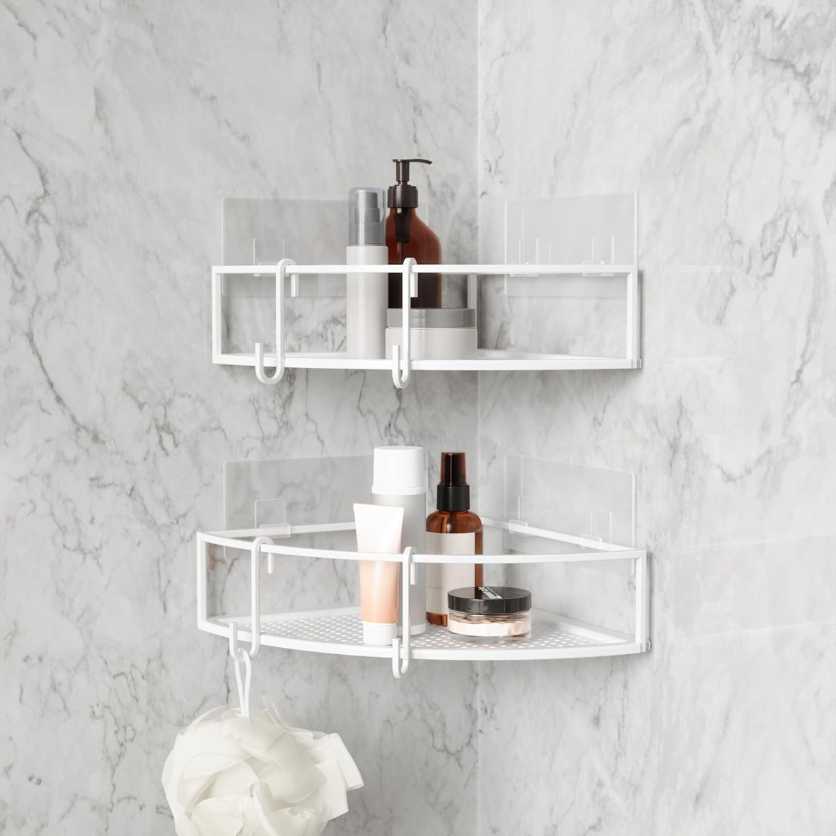 Estante de esquina para ducha Umbra Cubiko, estantes flotantes de metal con tiras adhesivas de montaje, paquete de 2, blanco