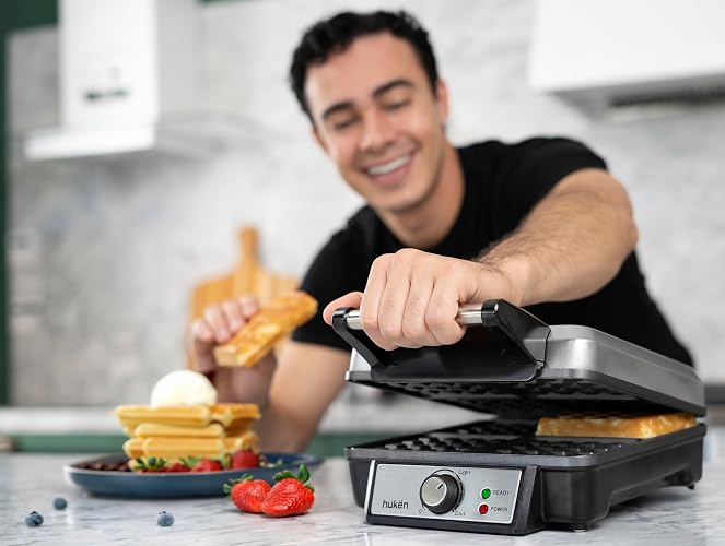 Hukën x MasterChef | Wafflera Belga Eléctrica Heat+ Premium 4 Rebanadas | Perilla de Temperatura Ajustable | Diseño de Acero Inoxidable | Luces de Encendido y Listo | Antiadherente de Alto Nivel