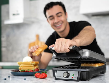 Hukën x MasterChef | Wafflera Belga Eléctrica Heat+ Premium 4 Rebanadas | Perilla de Temperatura Ajustable | Diseño de Acero Inoxidable | Luces de Encendido y Listo | Antiadherente de Alto Nivel