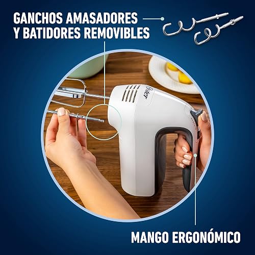 Oster Batidora de mano ® 6 velocidades blanca mango ergonomico FPSTHM3532 | Prepara masas para galletas y merengues, incluye ganchos amasadores, diseño ergonómico, blanco, FPSTHM3532