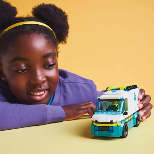 LEGO® City Ambulancia de Emergencias Set de construcción, camión de Juguete, Regalo para niños y niñas de 5 años o más, Minifiguras de un Patinador y una conductora 60451