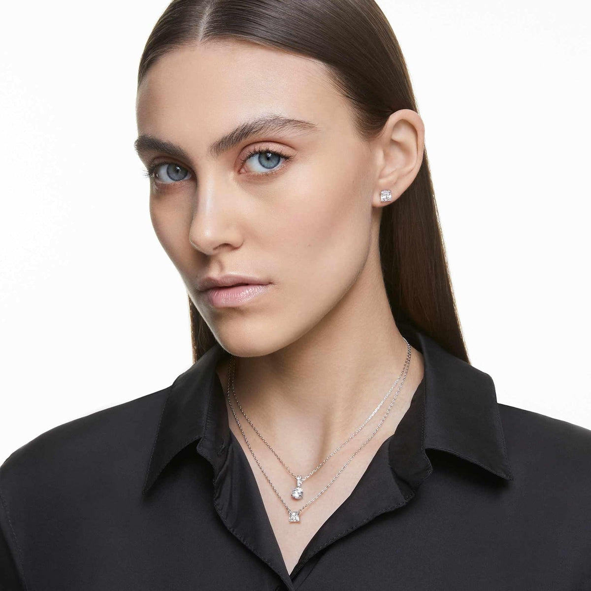 Colección de joyas de collar y arete de vidrio Swarovski Attract