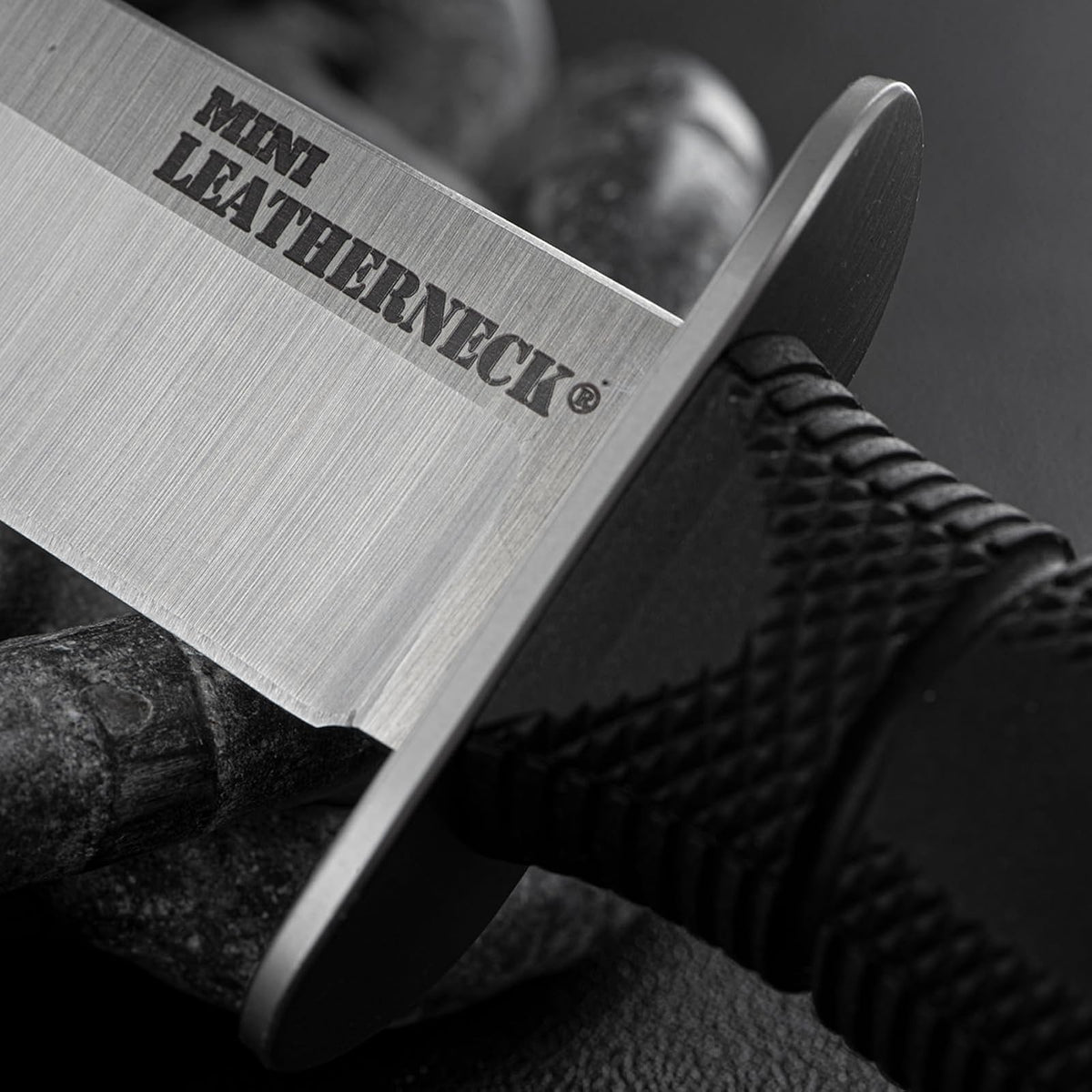 Cold Steel Mini Leatherneck / 6 3/4" Total / 3 Pulgadas / Punta Tanto / Acero Aleado / Negro / Cuchillo de Caza de Hoja Fija