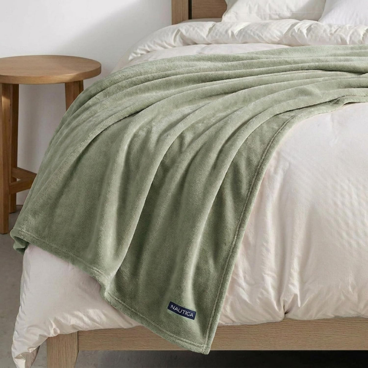 Nautica - Manta de Forro Polar de Felpa Suave, Ideal para Cama o sofá, Certificado Oeko-Tex (Verde sólido)
