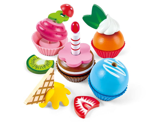 Hape , Set de Juegos para Cupcakes de Madera: Juego Creativo de Repostería y Cocina para Niños, Incluye Aderezos y Decoraciones Divertidas. De 2 a 8 años. E3157