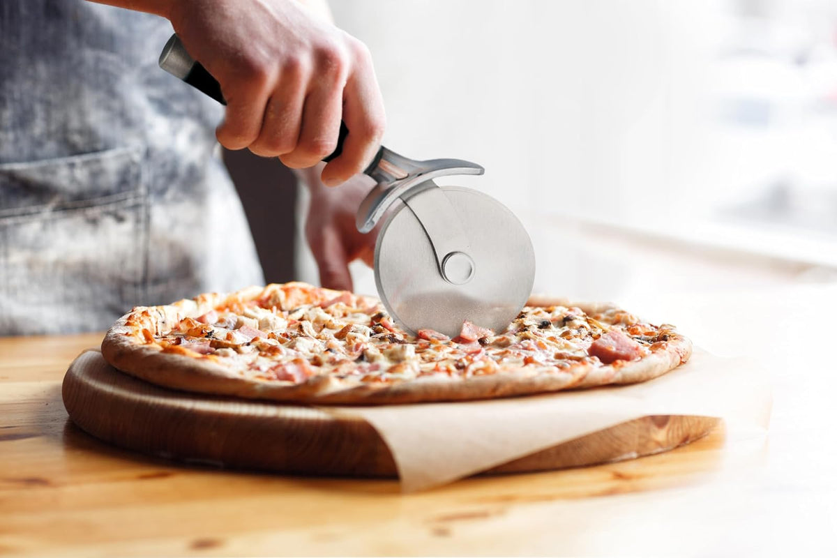 KitchenAid Rueda clásica para pizza, 9 pulgadas, color negro