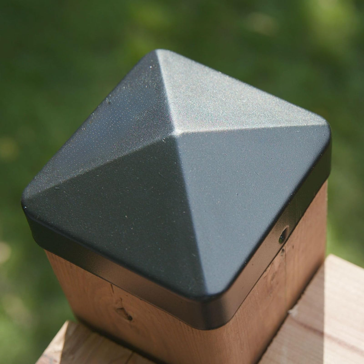 Nuvo Iron US-PCP12BLK US-6 Eazy Pyramid Cap 6 x 6 pulgadas (se adapta a más de 6 x 6 pulgadas, postes cuadrados nominales de EE. UU.), negro