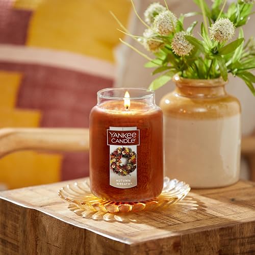 Yankee Candle - Vela aromática clásica de 22 onzas con Aroma a Corona de otoño de una Sola Mecha, Vela de aromaterapia de más de 110 Horas de combustión, Fragancia de otoño, Perfecta para Regalar