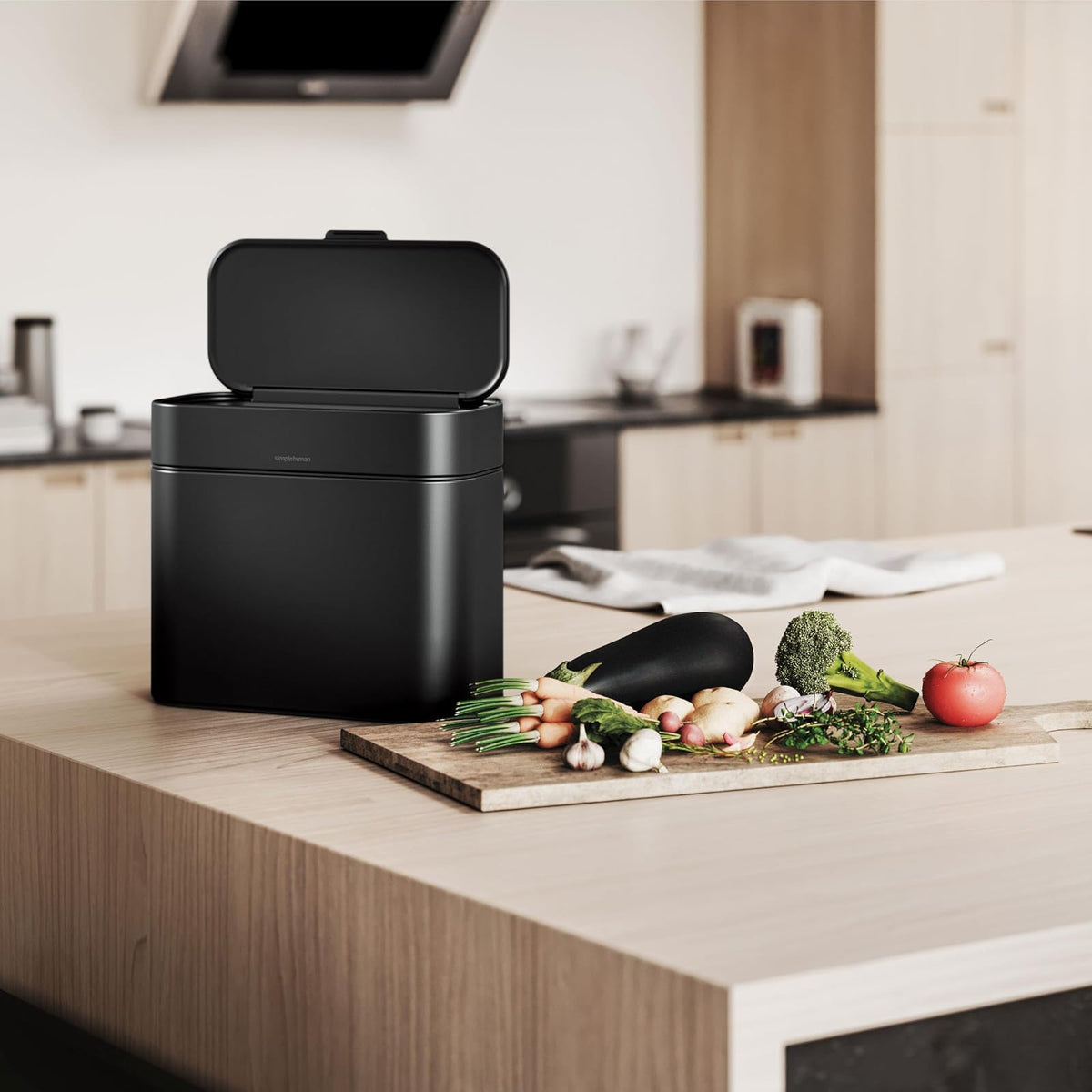 simplehuman - Cesta de compostaje para encimera de 4 litros/1.1 galones con Base magnética para Papelera, Tapa de Sellado Suave, cubeta Interior extraíble, Acero Negro Mate