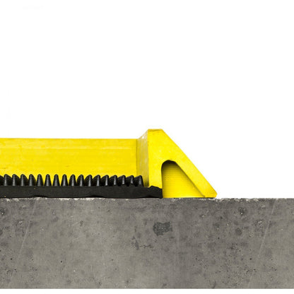 Wearwell - Alfombrilla de baño para pies, color negro y amarillo. Alfombrilla para zapatos - Capacidad de 5 galones. Pared alta para soluciones de limpieza. 32 pulgadas de largo x 39 pulgadas de ancho