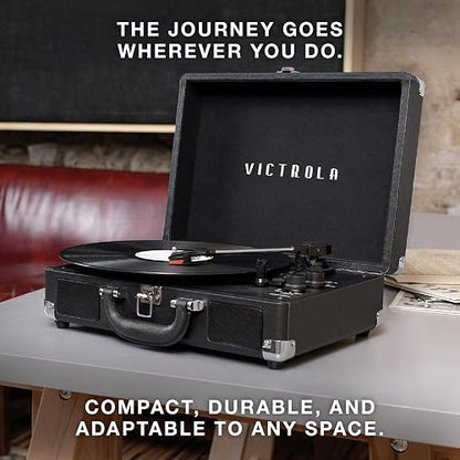 Victrola Journey - Tocadiscos de Maleta Bluetooth - Magenta Altavoces estéreo Integrados, Tocadiscos de 3 velocidades Reproduce Discos de 7", 10" y 12", transmisión Bluetooth, Salida para Auriculares