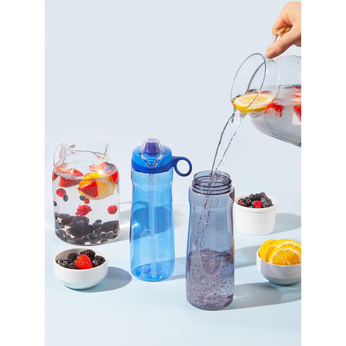 Pogo Botella de agua Tritan con tapa Chug de 32 onzas (gris/azul, paquete de 2)