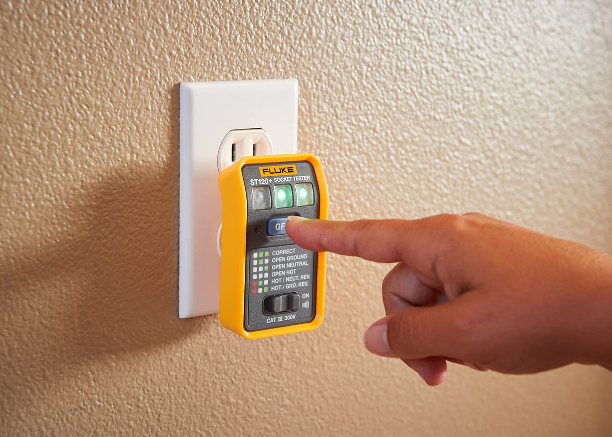 Fluke ST120+ Probador de Tomacorrientes Detector de Voltaje con GFCI y Beeper Verifica Conexiones Detecta 6 Fallas Comunes Mide 110‑125 V AC Categoría Cat  III 300 V