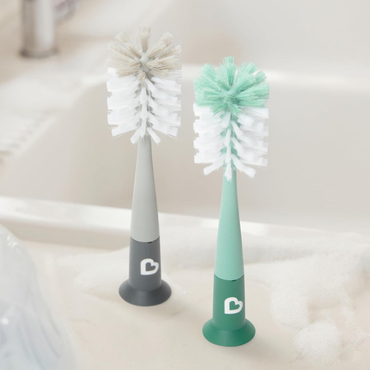 Munchkin® Bristle™ - cepillo para polvo para botellas, color gris