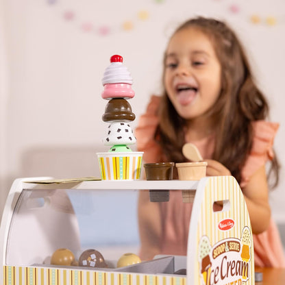 Melissa & Doug Mostrador de Heladería Preparar y Servir Helados, Juguete de Madera, Comida de Juguete, Juego de Imitación (28 Piezas)