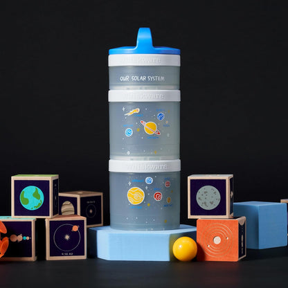 Whiskware Contenedores apilables para aperitivos, 3 tazas apilables para niños y niños, nuestro sistema solar (paquete de 1) | Apto para portavasos | Tazas apilables Twist 'n' Lock / 3 tazas de aperitivos, apto para lavaplatos | sobre la marcha |