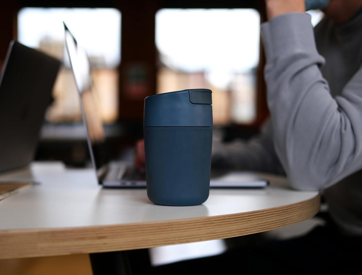 Joseph Joseph Sipp™ - Taza de viaje con tapa (340 ml, 1 unidad color azul