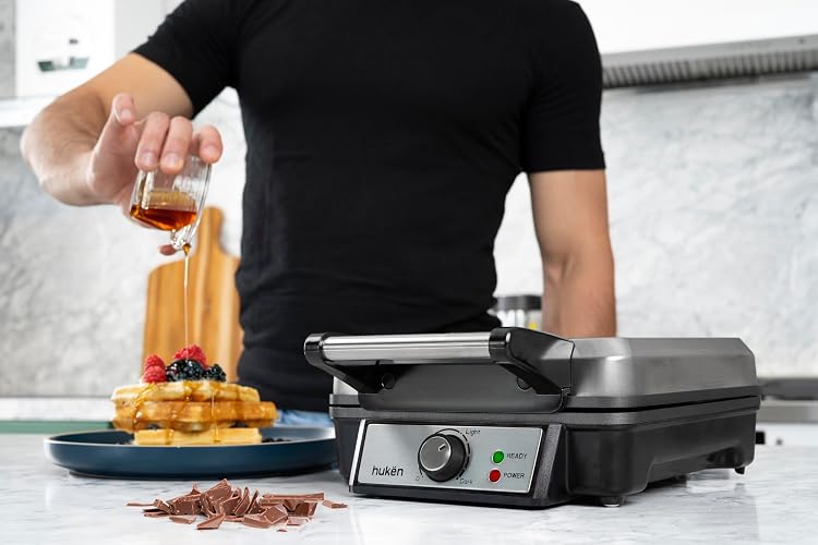 Hukën x MasterChef | Wafflera Belga Eléctrica Heat+ Premium 4 Rebanadas | Perilla de Temperatura Ajustable | Diseño de Acero Inoxidable | Luces de Encendido y Listo | Antiadherente de Alto Nivel