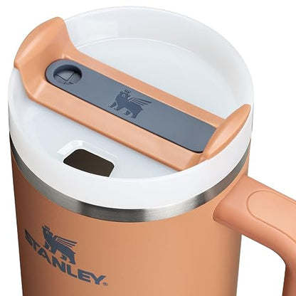 Stanley Quencher H2.0 Vaso con asa y popote, 40 onzas, tapa Flowstate de 3 posiciones, compatible para viajes, taza de acero inoxidable aislada, sin BPA, tostada