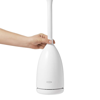 OXO Good Grips - Escobilla para Inodoro, Color Blanco | El recipiente almacena cepillo para polvo, cerdas cónicas para una limpieza a fondo, ideal para la limpieza del baño