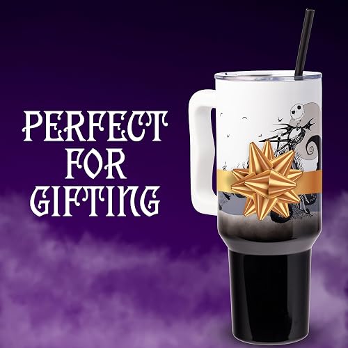 Silver Buffalo Disney Nightmare Before Christmas by Tim Burton Jack Skellington Hill and Moon Vaso de acero inoxidable con mango y popote, se adapta a portavasos estándar, 40 onzas