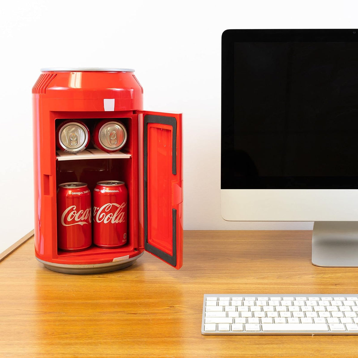Koolatron CC06 Coca Cola Mini Enfriador de Latas | 8 can, negro rojo, 13 L, 14 cuartos