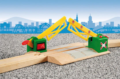 Brio World - 33750 Magnetic Action Crossing | Toy Train Accessory for Kids Ages 3 and Up