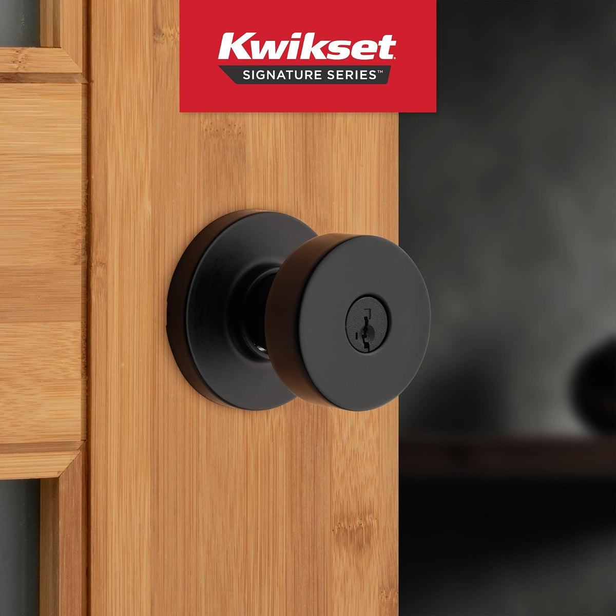 Kwikset Pismo - perilla para puerta de entrada con cerradura y llave, mango con llave segura exterior, entrada frontal y recámara, negro mate, resistente a la púa SmartKey Rekey Security y Microban