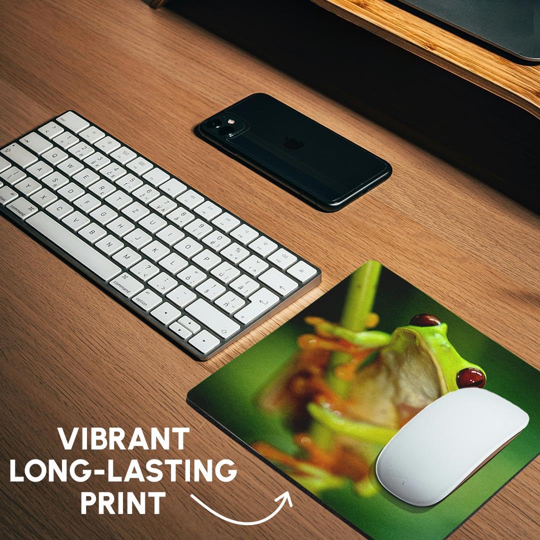 3dRose 8 x 8 x 0.25 Inches Mouse Pad, Green Tree Frog on a Twig (mp_10387_1)