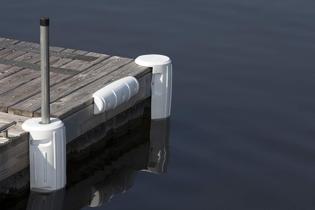 Attwood 93533-1 Softside Marine - Guardabarros Deslizante de 15 Pulgadas, Color Blanco