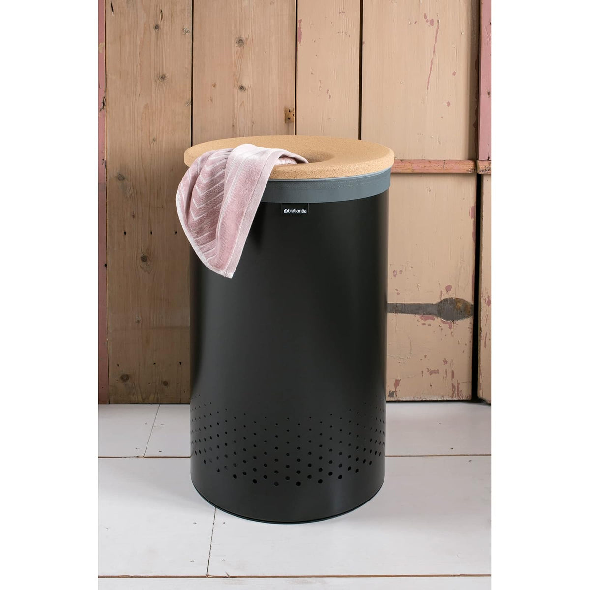Brabantia Cesta de lavandería con tapa de corcho con bolsa interior extraíble, 16 galones (60 l), color negro